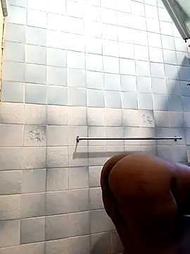 Snapshot of Real1SweetQueen chatting on 02.18.25 Real1SweetQueen online show from 02.18.25