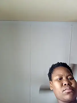 Snapshot of Real1SweetQueen chatting on 02.21.25 Real1SweetQueen online show from 02.21.25