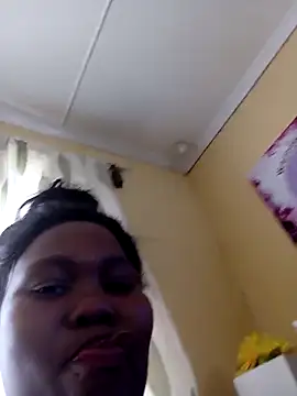 Snapshot of Real1SweetQueen chatting on 02.23.25 Real1SweetQueen online show from 02.23.25