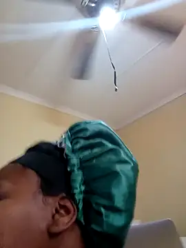 Snapshot of Real1SweetQueen chatting on 03.03.25 Real1SweetQueen online show from 03.03.25