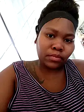 Snapshot of Real1SweetQueen chatting on 03.10.25 Real1SweetQueen online show from 03.10.25