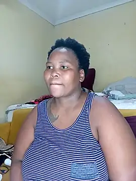 Snapshot of Real1SweetQueen chatting on 03.18.25 Real1SweetQueen online show from 03.18.25