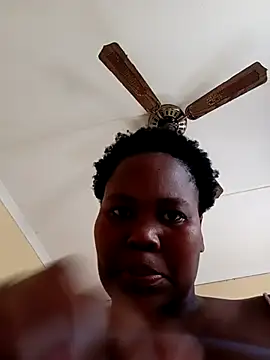 Snapshot of Real1SweetQueen chatting on 03.20.25 Real1SweetQueen online show from 03.20.25