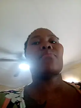 Snapshot of Real1SweetQueen chatting on 03.21.25 Real1SweetQueen online show from 03.21.25