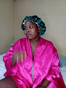 Snapshot of Real1SweetQueen chatting on 03.21.25 Real1SweetQueen online show from 03.21.25