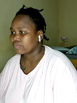 Snapshot of Real1SweetQueen chatting on 03.22.25 Real1SweetQueen online show from 03.22.25