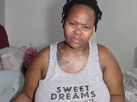 Snapshot of Real1SweetQueen chatting on 09.15.25 Real1SweetQueen online show from 09.15.25