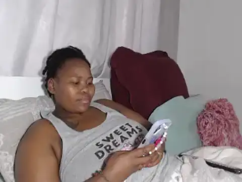 Snapshot of Real1SweetQueen chatting on 09.16.25 Real1SweetQueen online show from 09.16.25