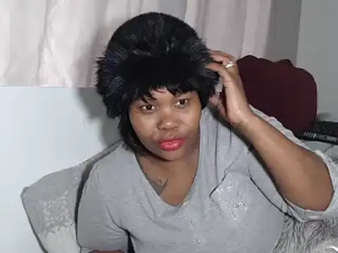 Snapshot of Real1SweetQueen chatting on 09.20.25 Real1SweetQueen online show from 09.20.25