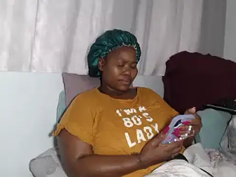 Snapshot of Real1SweetQueen chatting on 09.25.25 Real1SweetQueen online show from 09.25.25