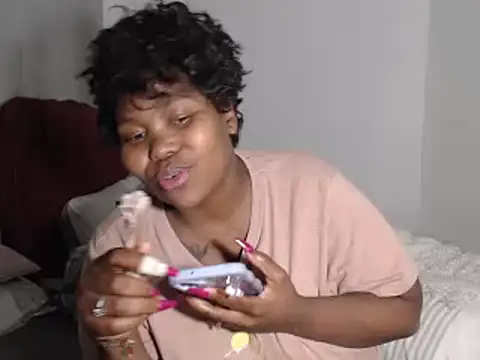 Snapshot of Real1SweetQueen chatting on 10.04.25 Real1SweetQueen online show from 10.04.25