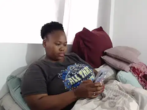 Snapshot of Real1SweetQueen chatting on 10.09.25 Real1SweetQueen online show from 10.09.25