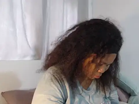 Snapshot of Real1SweetQueen chatting on 10.18.25 Real1SweetQueen online show from 10.18.25