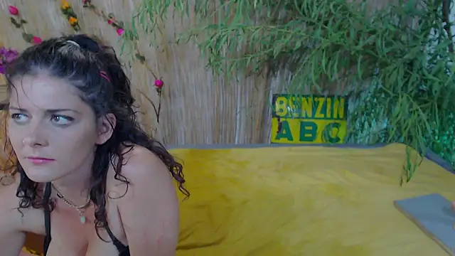 SweetJojo1993 online show from 10.05.25