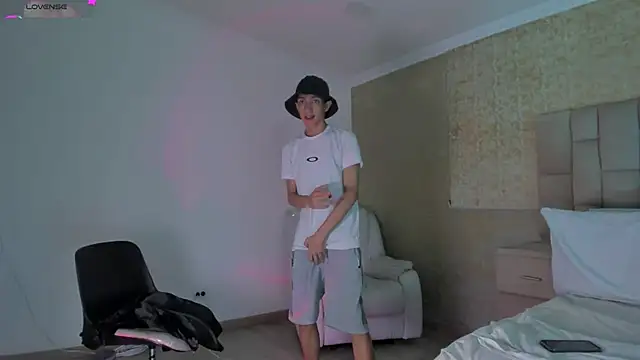 DereckCooperr online show from 01.07.25