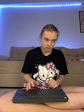 Snapshot of freiiaflower chatting on 02.21.25 freiiaflower online show from 02.21.25