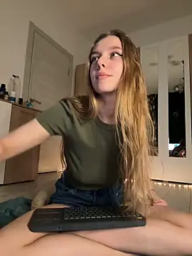 Snapshot of freiiaflower chatting on 03.15.25 freiiaflower online show from 03.15.25