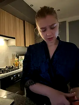 Snapshot of freiiaflower chatting on 10.27.25 freiiaflower online show from 10.27.25