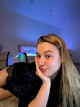 Snapshot of freiiaflower chatting on 11.10.25 freiiaflower online show from 11.10.25