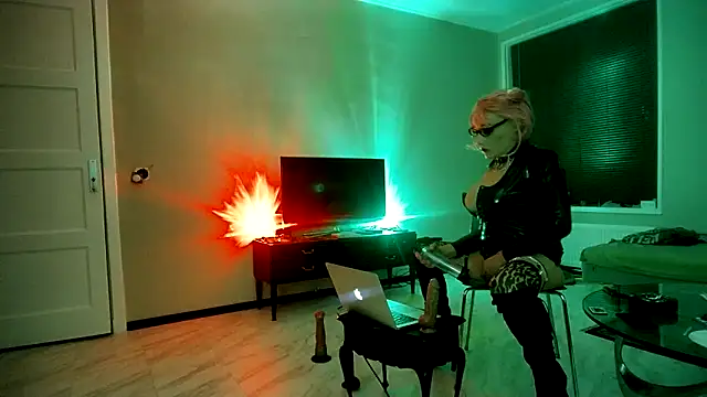 Snapshot of CharlotteVixxens chatting on 01.10.25 CharlotteVixxens online show from 01.10.25