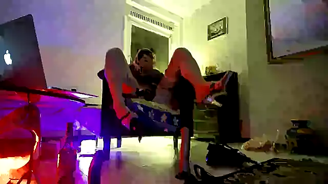 Snapshot of CharlotteVixxens chatting on 10.19.25 CharlotteVixxens online show from 10.19.25