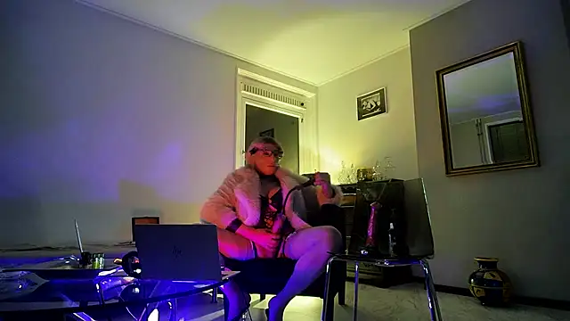 Snapshot of CharlotteVixxens chatting on 11.12.25 CharlotteVixxens online show from 11.12.25