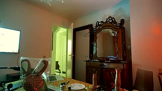 Snapshot of CharlotteVixxens chatting on 11.21.25 CharlotteVixxens online show from 11.21.25