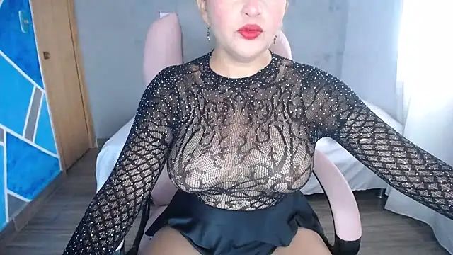 Snapshot of MeganMilF2 chatting on 02.15.25 MeganMilF2 online show from 02.15.25