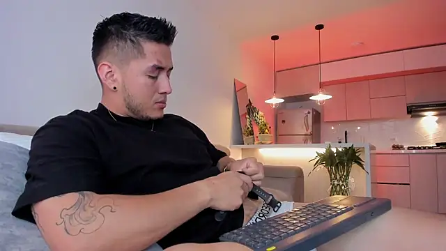 Snapshot of Chriskyle_ chatting on 12.05.24 Chriskyle online show from 12.05.24