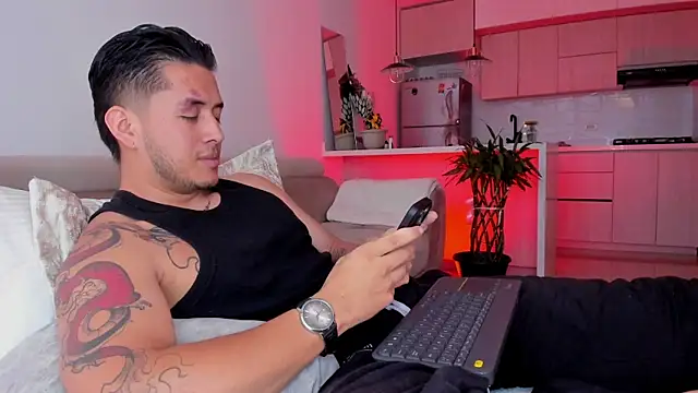 Snapshot of Chriskyle_ chatting on 11.20.25 Chriskyle online show from 11.20.25