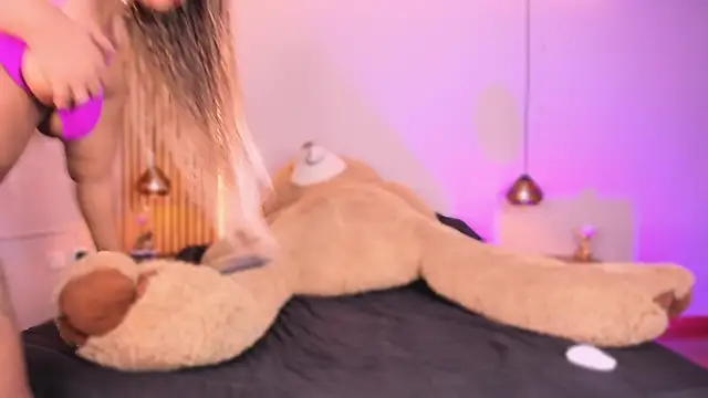 mary kisses online show from 10.18.25