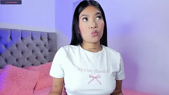 MafeOlimpo online show from 10.21.25