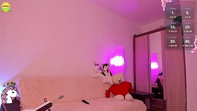 Snapshot of EvaUniporn chatting on 03.10.25 EvaUniporn online show from 03.10.25