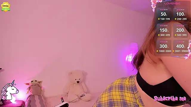 Snapshot of EvaUniporn chatting on 10.22.25 EvaUniporn online show from 10.22.25