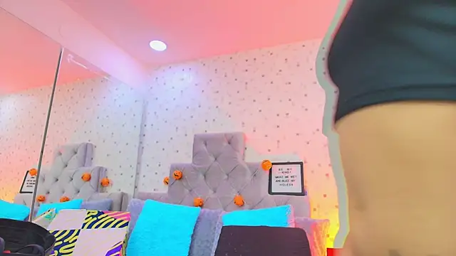 JulietaReyess online show from 10.15.25