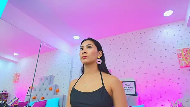 JulietaReyess online show from 10.17.25