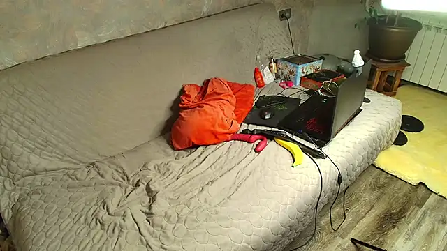 Snapshot of LonelyFlower chatting on 12.08.24 LonelyFlower online show from 12.08.24