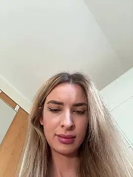 Snapshot of EvieEvans chatting on 01.01.25 EvieEvans online show from 01.01.25