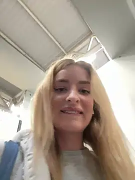 Snapshot of EvieEvans chatting on 02.19.25 EvieEvans online show from 02.19.25