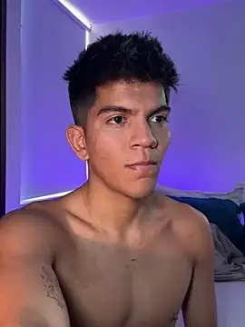 Snapshot of santiago_01 chatting on 12.10.24 santiago 01 online show from 12.10.24