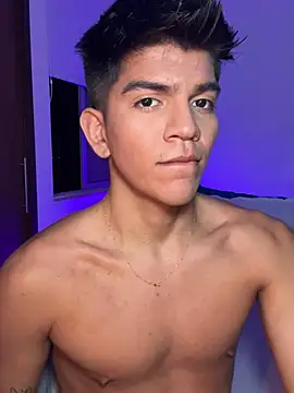 Snapshot of santiago_01 chatting on 12.12.24 santiago 01 online show from 12.12.24