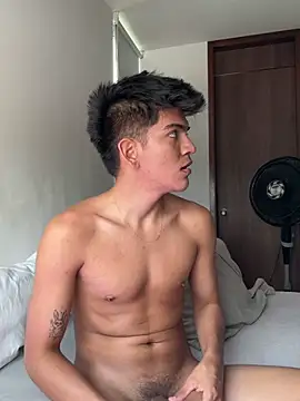 Snapshot of santiago_01 chatting on 12.15.24 santiago 01 online show from 12.15.24