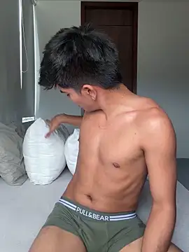 Snapshot of santiago_01 chatting on 12.22.24 santiago 01 online show from 12.22.24