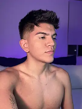 Snapshot of santiago_01 chatting on 01.12.25 santiago 01 online show from 01.12.25