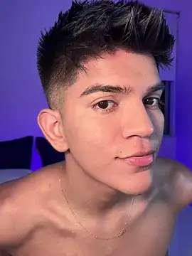 Snapshot of santiago_01 chatting on 01.13.25 santiago 01 online show from 01.13.25