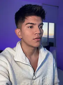 Snapshot of santiago_01 chatting on 01.14.25 santiago 01 online show from 01.14.25