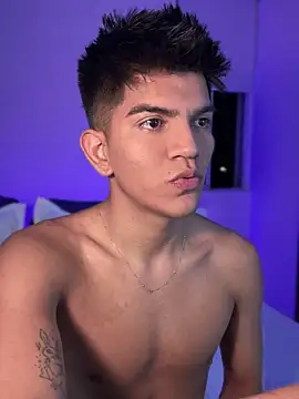 Snapshot of santiago_01 chatting on 01.17.25 santiago 01 online show from 01.17.25