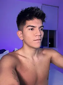 Snapshot of santiago_01 chatting on 01.17.25 santiago 01 online show from 01.17.25