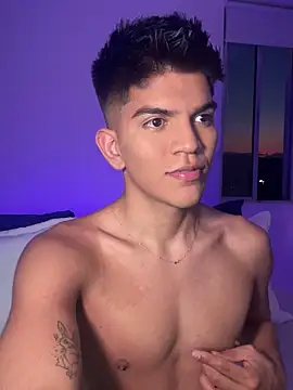 Snapshot of santiago_01 chatting on 01.21.25 santiago 01 online show from 01.21.25