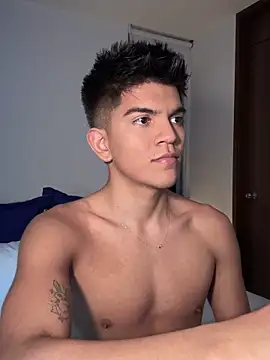 Snapshot of santiago_01 chatting on 01.25.25 santiago 01 online show from 01.25.25